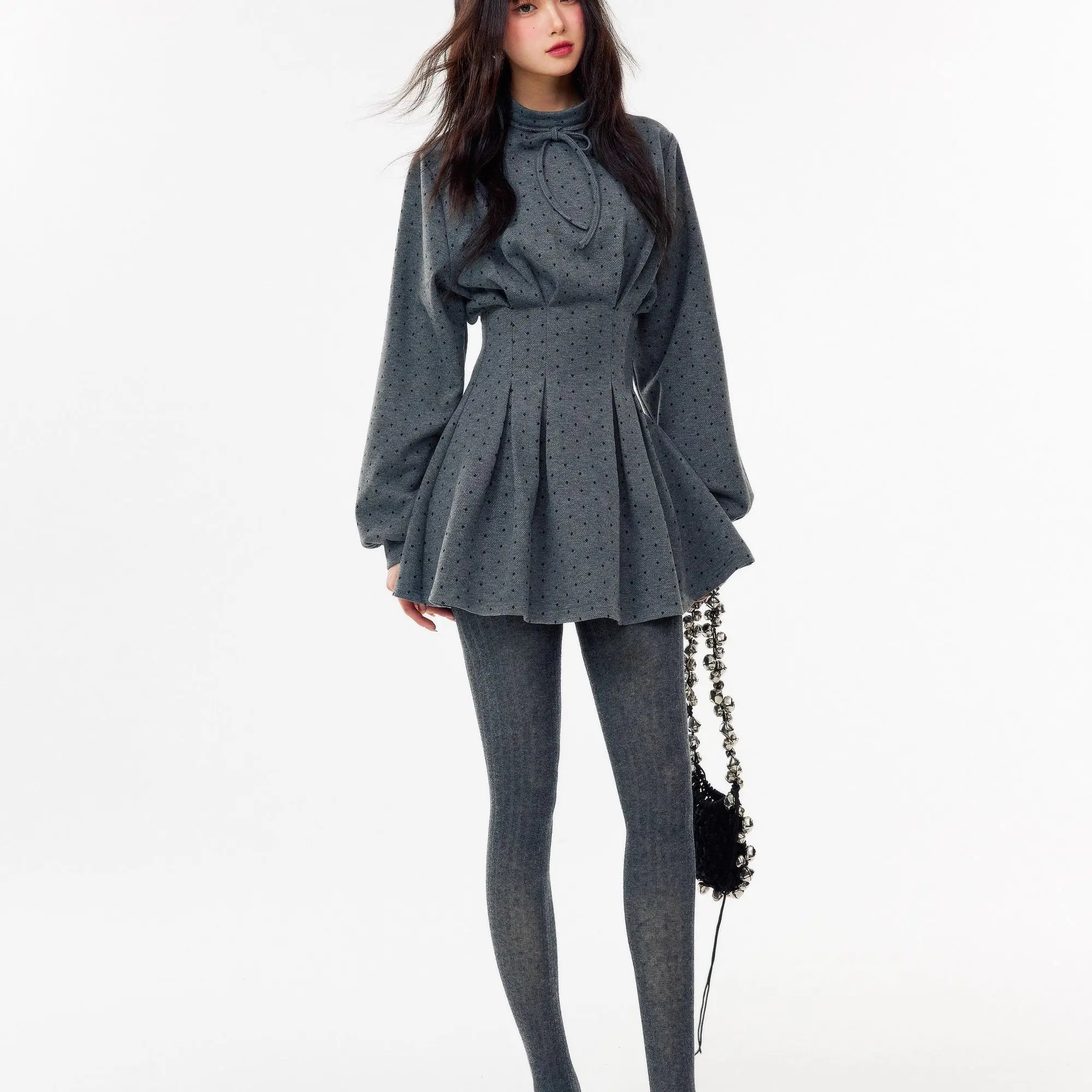 Gonna corta da donna con gonna a maniche lunghe in vita a pois grigi