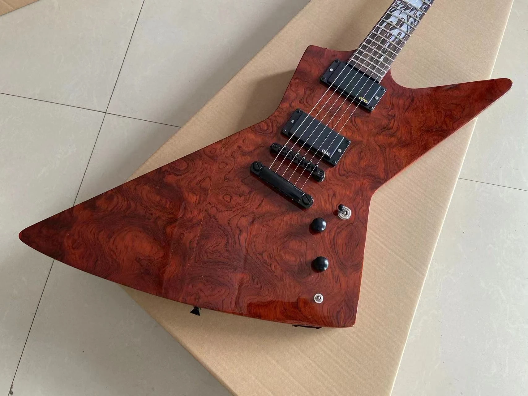 High quality 6-string invisible electric guitar, rosewood veneer, special fingerboard inlay, free shipping, support for customiz