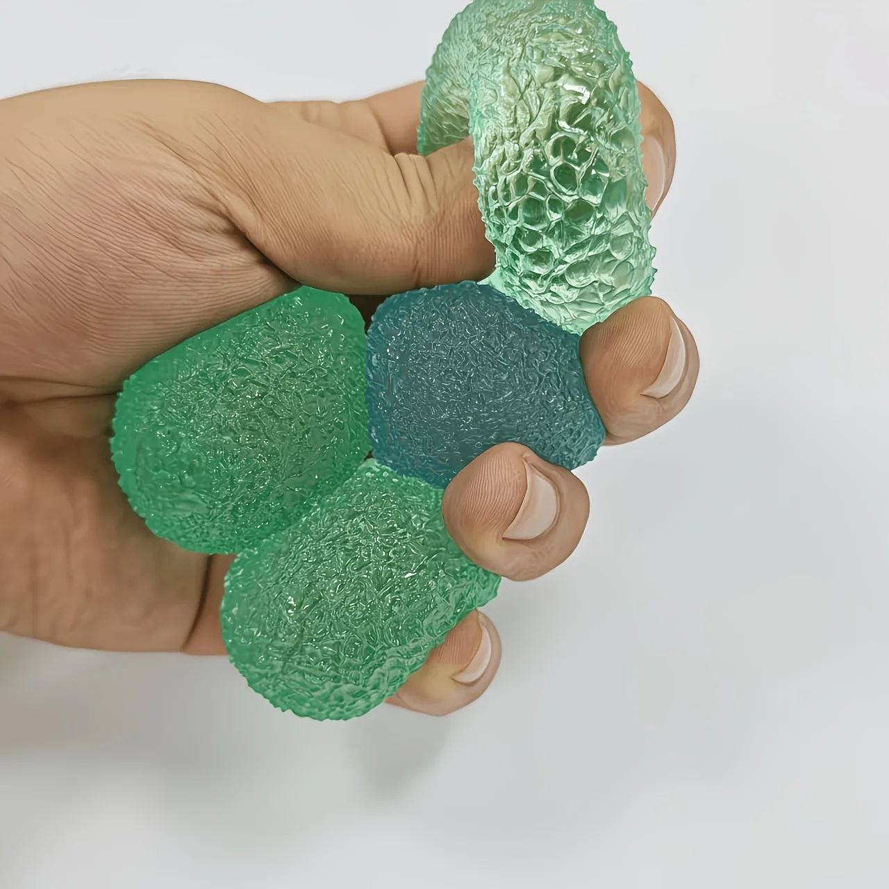 Textured balls.This innovative and stylish textured squeeze grass ball toy is a slow-rebound maltose gel toy (squeeze toy) (novelty product).Its design is extremely creative, making it an excellent gift for the back-to-school season.