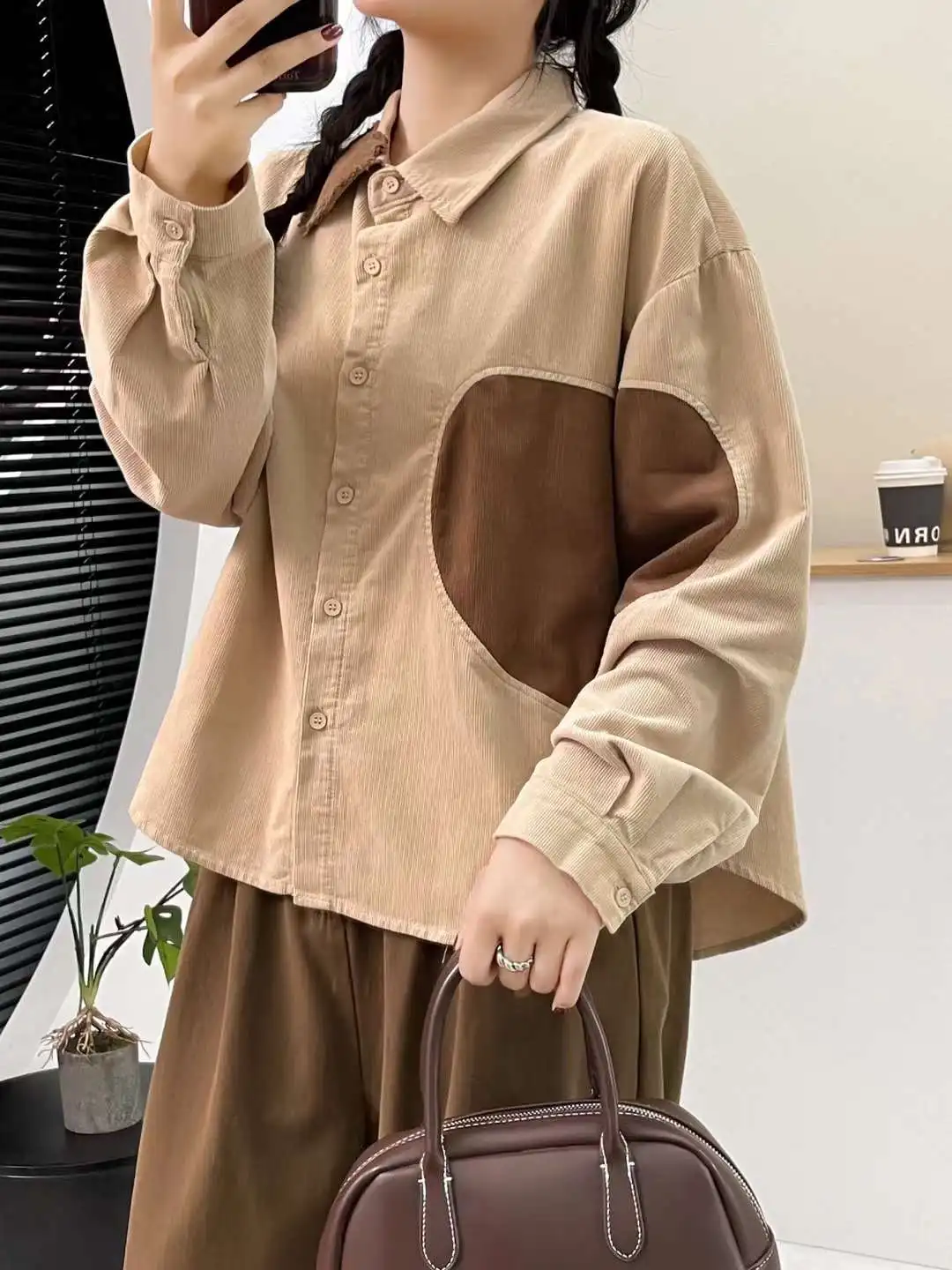 Nuova camicia in velluto a coste a maniche lunghe in cotone autunno 20225, patchwork da donna con colletto rovesciato, camicetta ampia per la riduzione dell'età della ragazza Mori T5O083CC