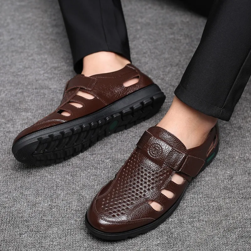 Sandal kulit asli anti selip untuk pria, sandal pantai kulit asli, sepatu modis, sepatu bisnis, sepatu Hollow Out, sepatu kasual nyaman, sepatu musim panas untuk pria