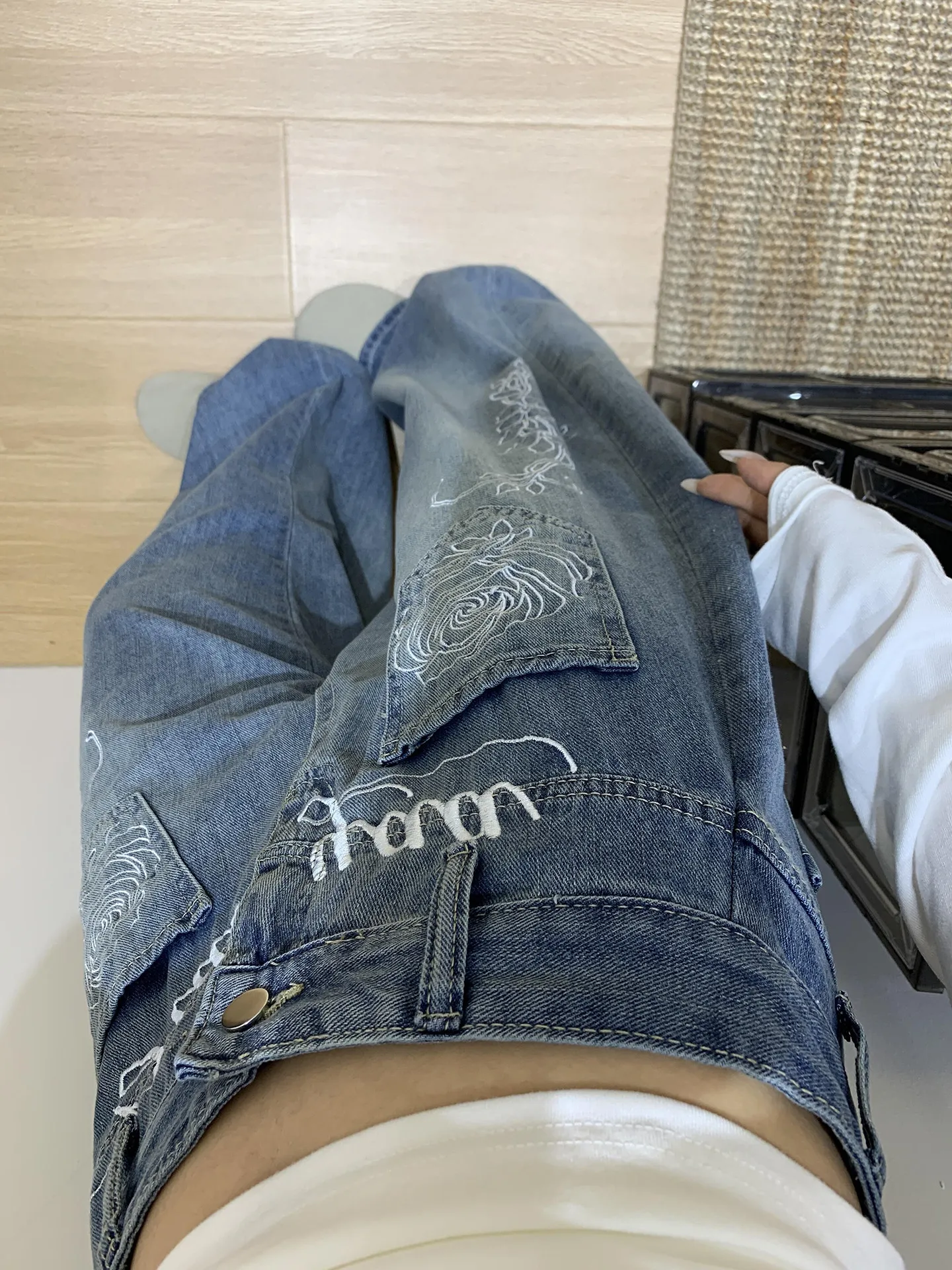 Blue Washed Floral Letter Embroidery Loose Fit Jeans Casual Straight Leg Knife  Pants for Teenagers Daily Wear Winter Season
