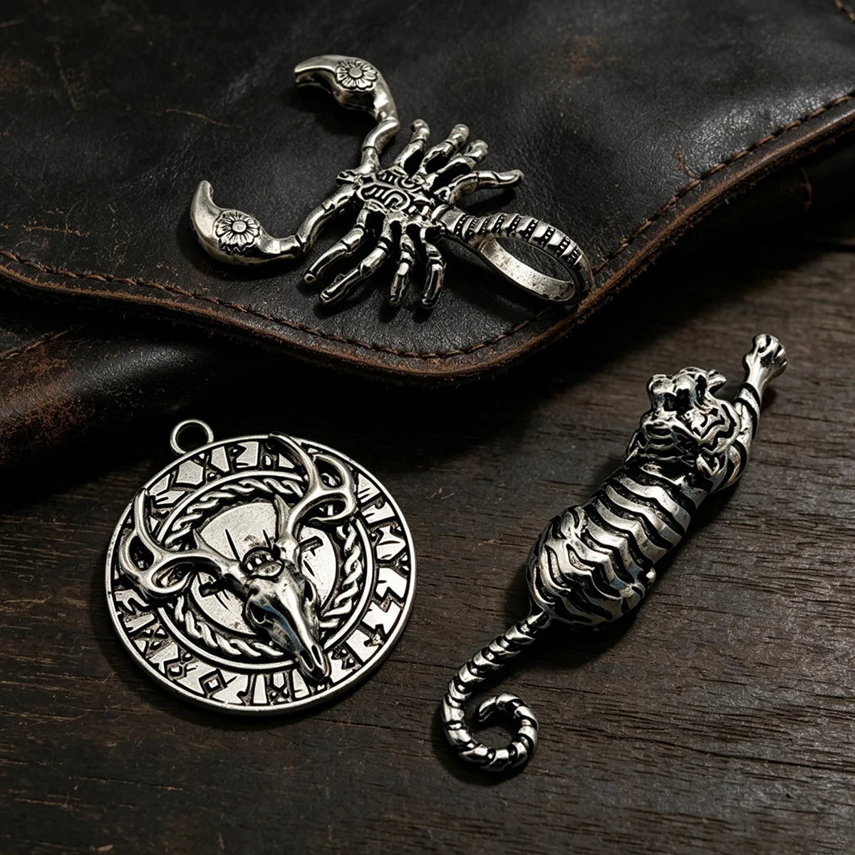 3-Piece Set of Animal DIY Handmade Pendants, Featuring Three Designs: Scorpion, Tiger, and Deer Head Medallions, Suitable for DIY Bracelets, Necklaces, Earrings, and Hanging Ornaments, as Well as Handmade Beaded Decoration Accessories