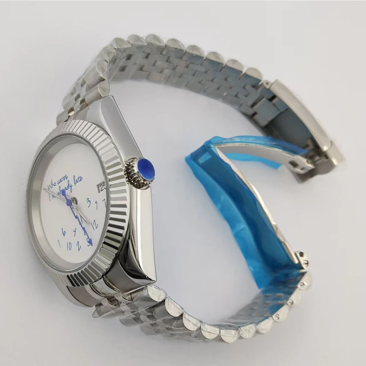 Cassa dell'orologio NH35 da 39 mm Chi importa sono già tardi Orologio con testo blu Quadrante in vetro zaffiro Orologio da uomo di lusso