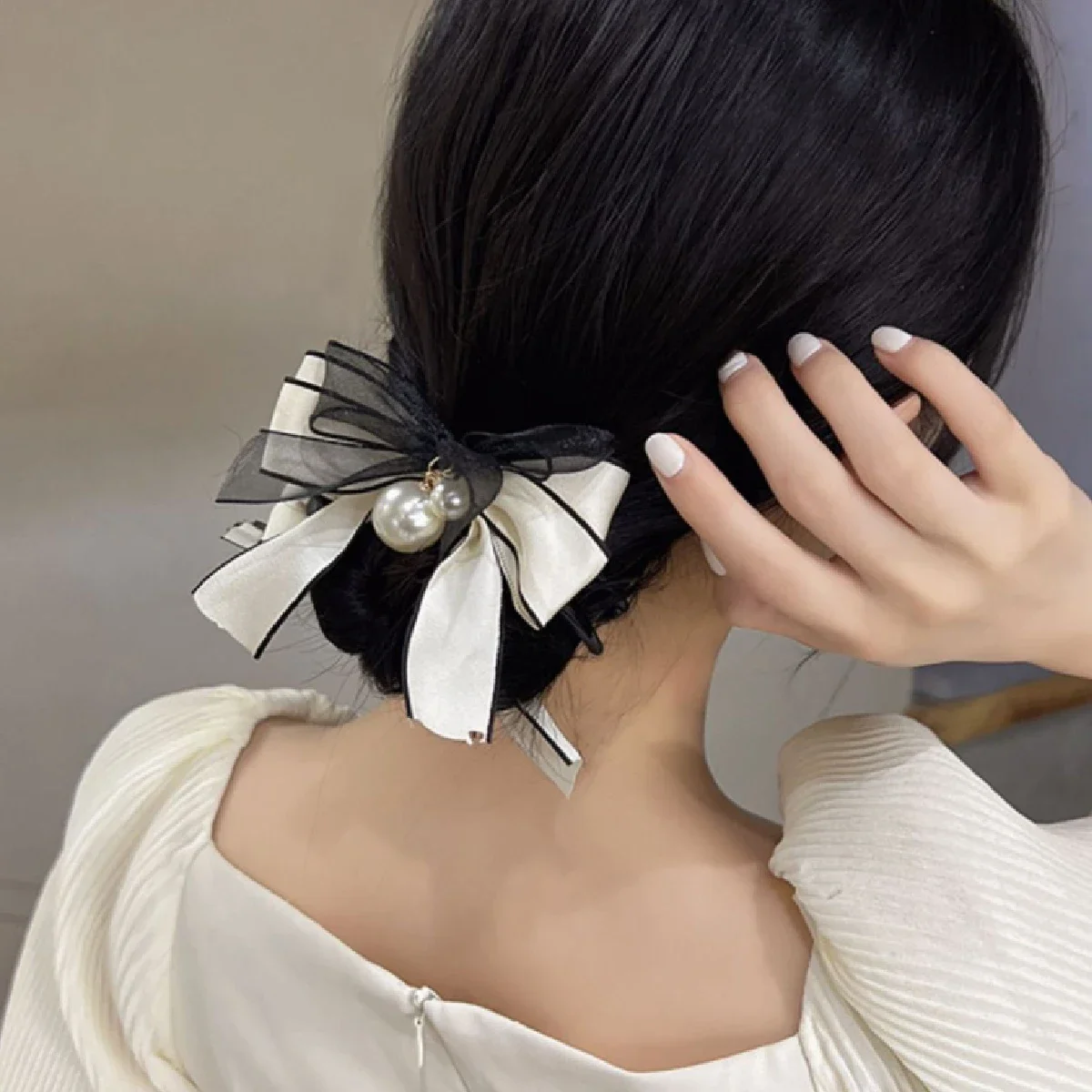 

1pc Autumn and Winter Bow Hairpin Women Tuba Catch Clip Back of The Head Balls Hair Plate Artifact