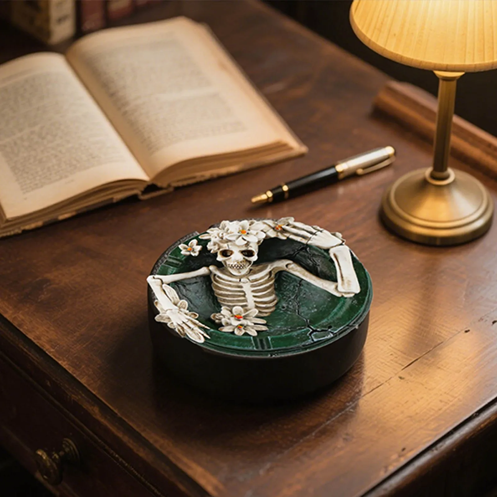

Creative Personality Skull Resin Ashtray Fly Ash Ashtray Ornaments Home Decoration Living Room Decoration Halloween Gifts