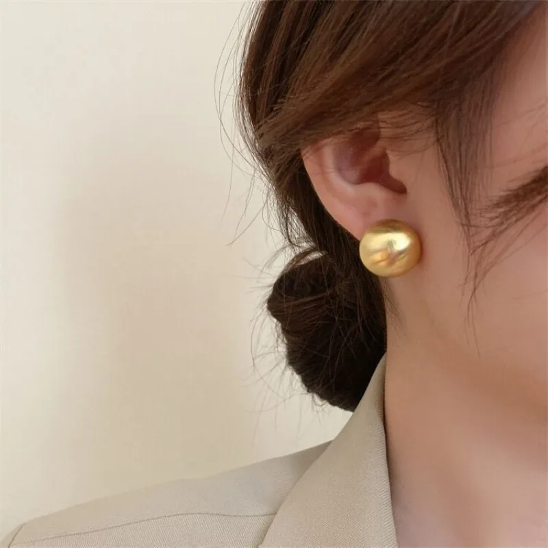 Luxurious Simple Design Brushed Frosted Metal Semicircle Stud Earrings for Women Temperament Jewelry Gifts Fashion Accessories