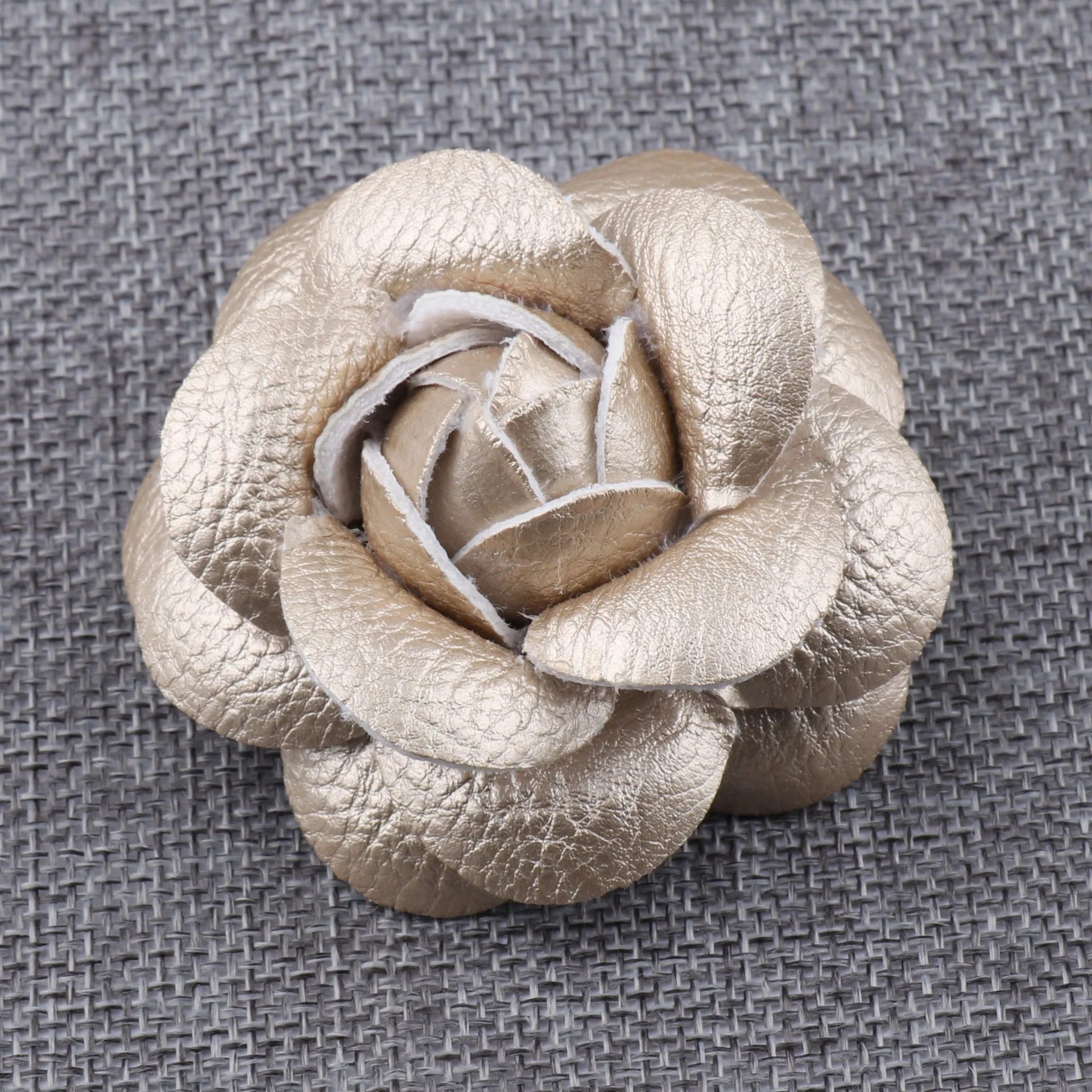 Lmitated Leather Camellia Fabric Flower Pin Brooch Hand-Made Black White Flower Gold Flower Rose Brooch Pin Gifts