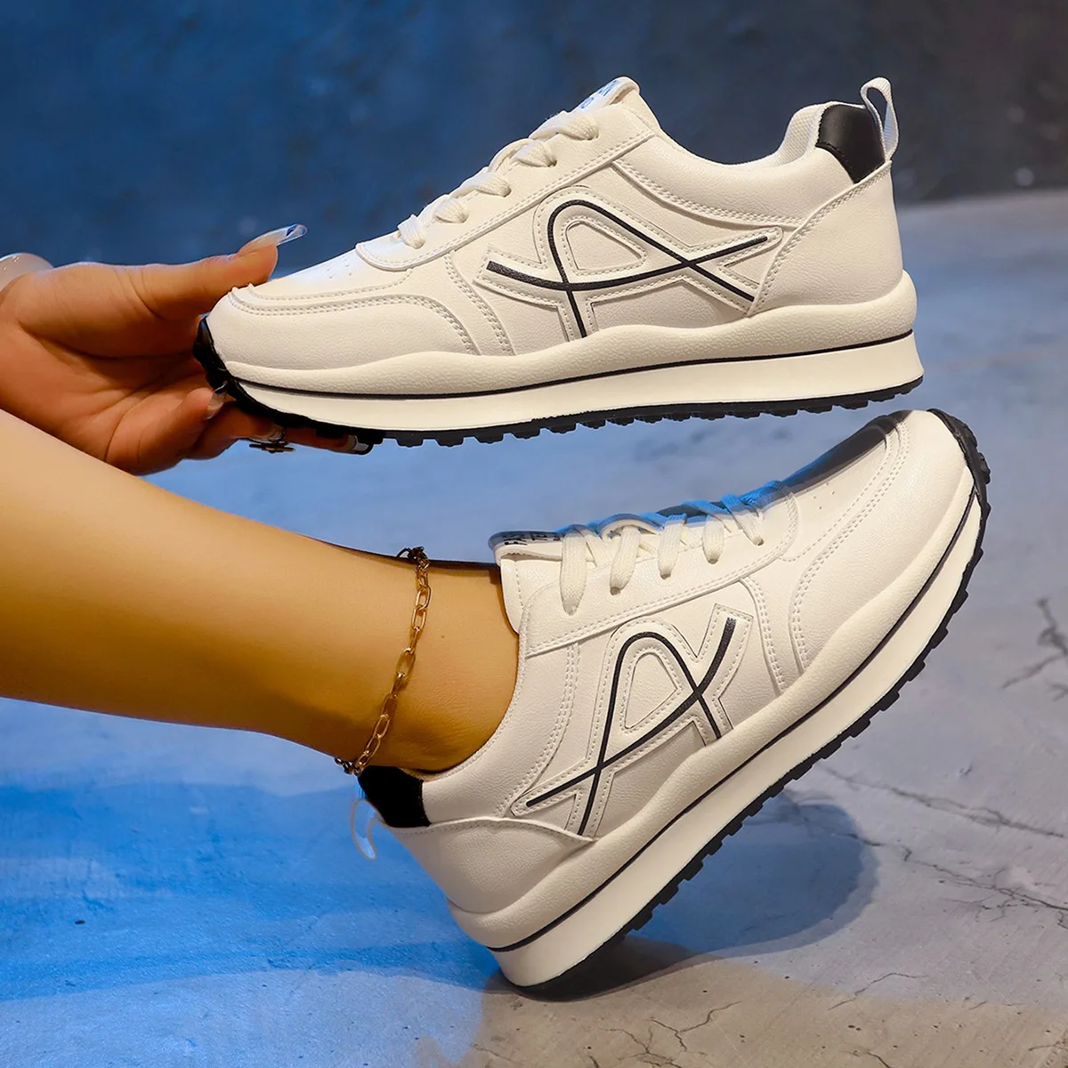 

Plus Size Womens Shoes 2026 Summer Outdoor Sneakers Shoes Soft Sole Lightweight Breathable Sports Casual Lace-Up Shoes