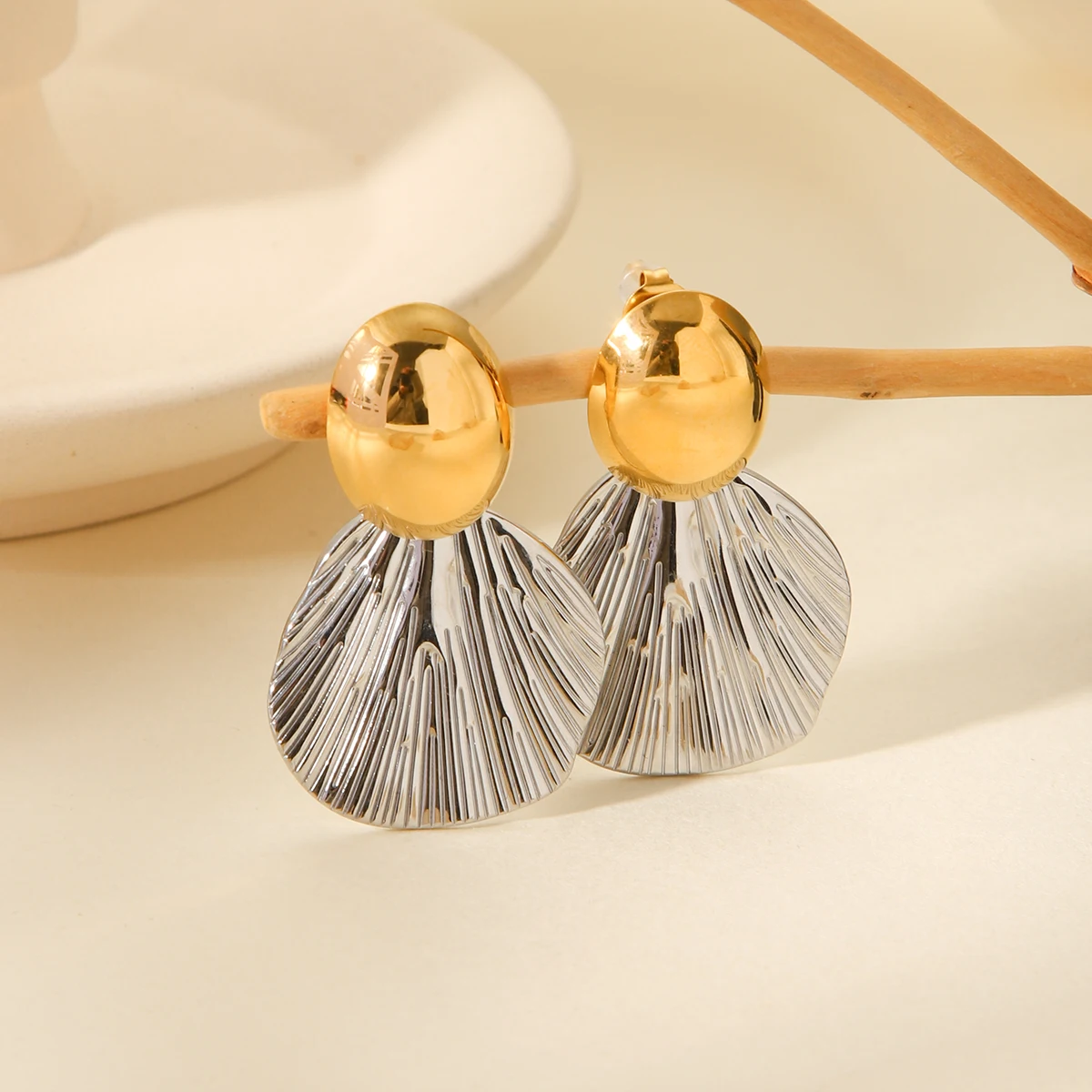 

Huangchao Irregular Steel Sheet Stud Earrings for Women Stainless Steel Plated 18K Gold Earing Fashion Jewelry Accessories