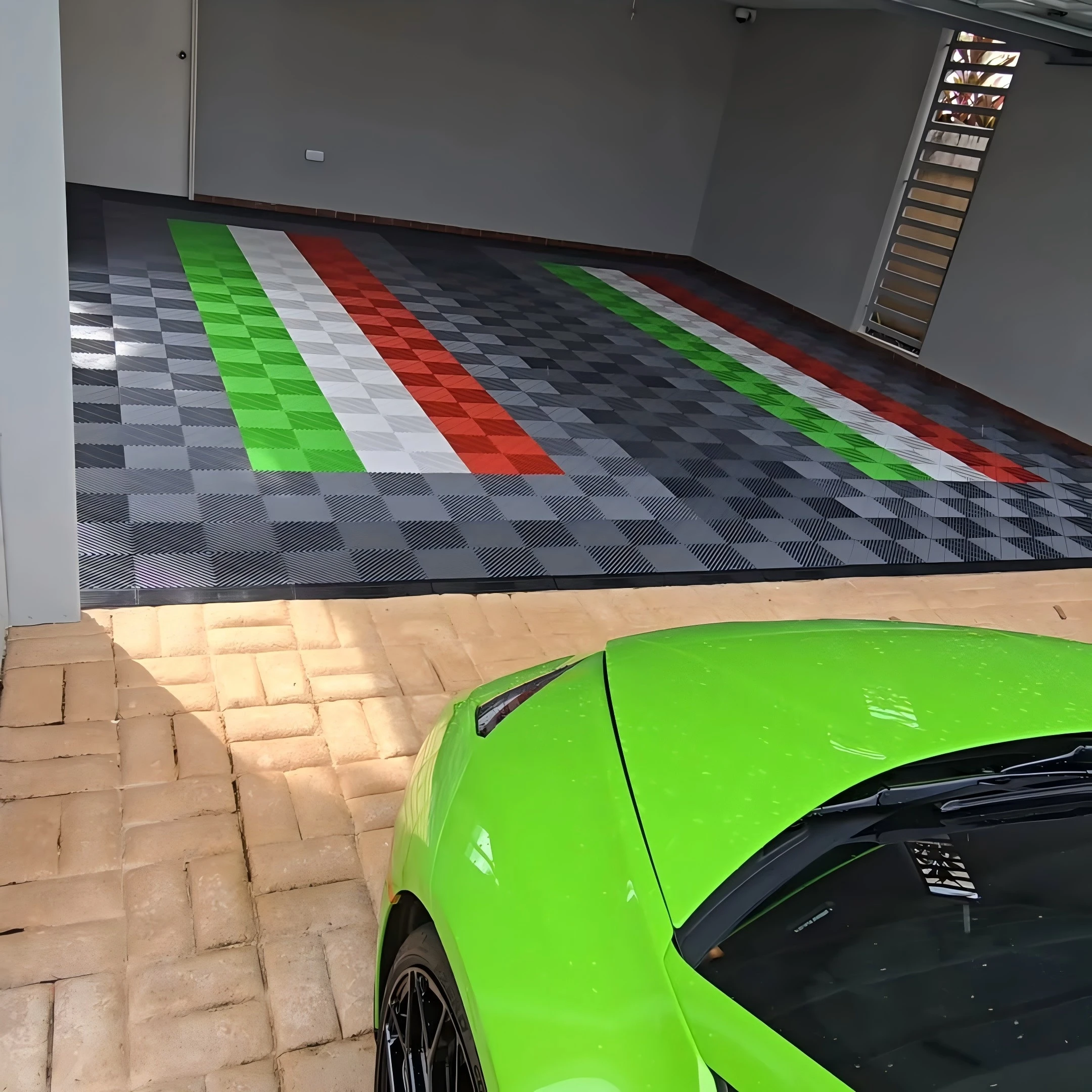 

40x40CM Square Garage Floor Slabs Plastic PP Interlocking Garage Flooring Tiles DIY Vehicle Automotive Repair Workshop Mat