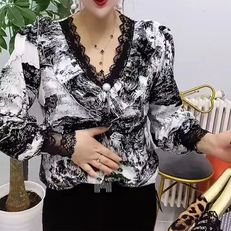 Camisa de retazos de encaje con estampado de leopardo para mujer, blusa elegante con volantes y pliegues, cuello en V, ropa de viaje, primavera y