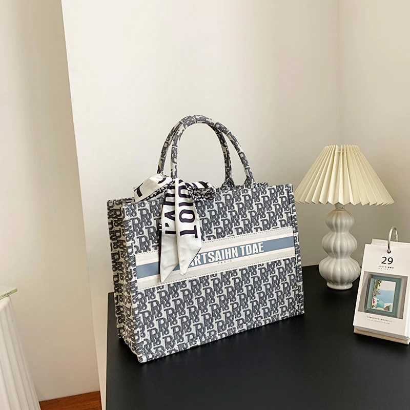 

Effortlessly Stylish Female Bag Handbag Portable Light Luxury Practical Multifunctional Temperament High-Capacity Fashion For Wo