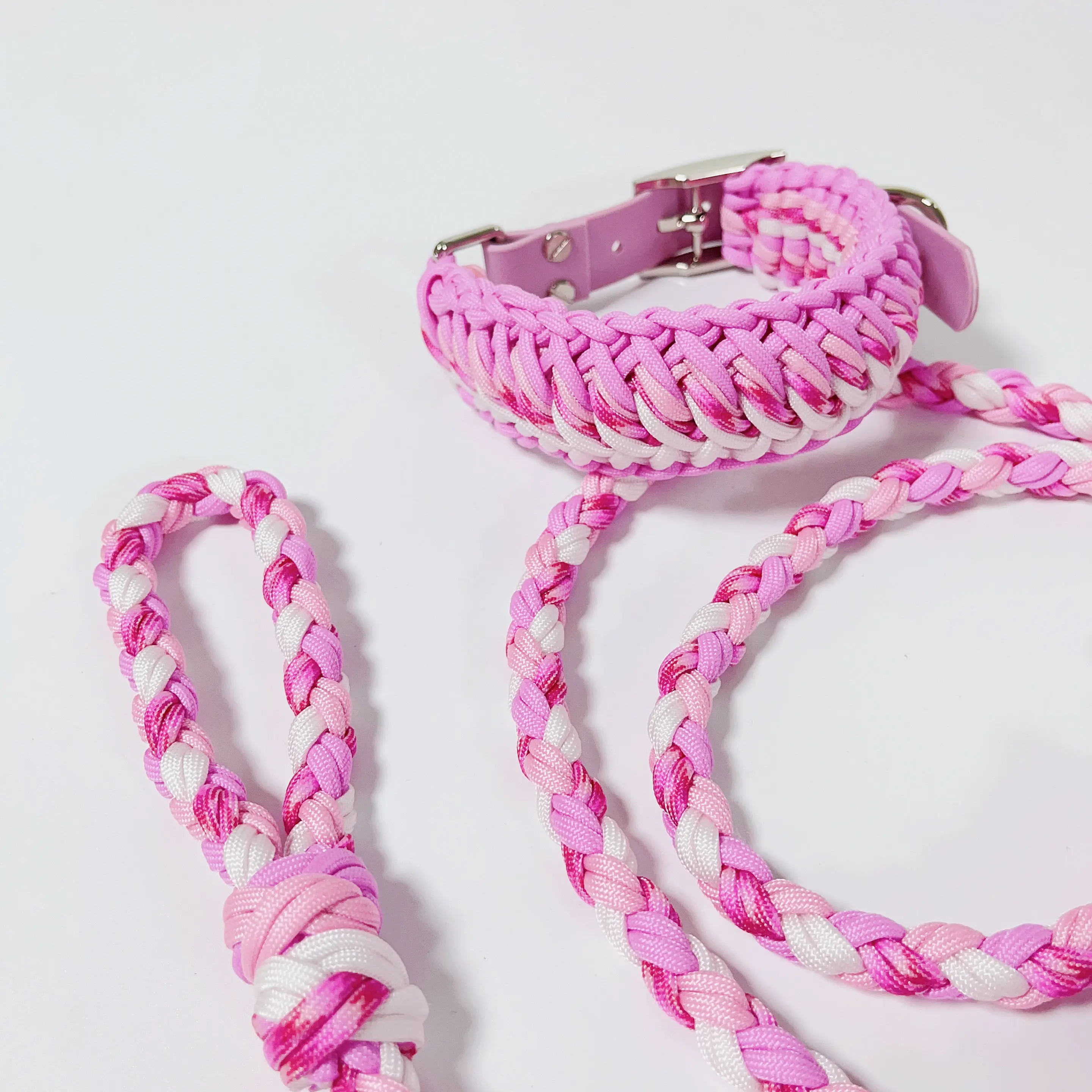 

Adjustable Handmade Gentle Paracord Lead Pet Dog Leash Carabiner Hanger Braided Dog Rope Leash and Collar