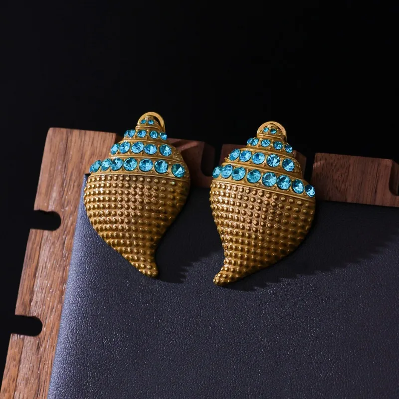 

Серьги-гвоздики с текстурой средневековой раковины, ретро, простые, в стиле дворцовой роскоши, с элементами старинной литературы, изысканные, с эффектом бриллиантов, элегантные