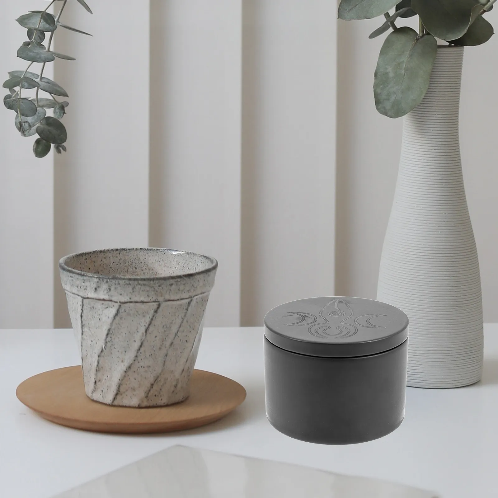 Tinplate Round Moon Pattern Small Loose Tea Storage Jar Candy Box Biscuit Container Sealed Metal Lid Decorative Cookie Candy
