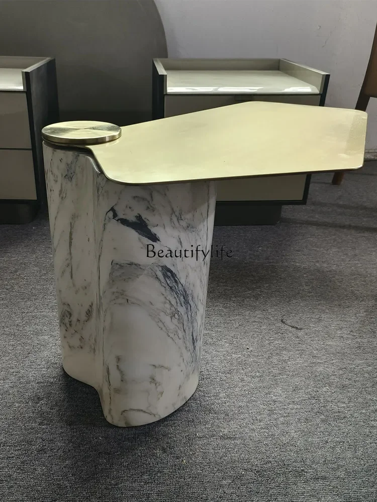 09 طاولة جانبية من الرخام الإيطالي البسيط بتصميم غير منتظم وقابل للدوران وخفيفة فاخرة وطاولة زاوية غير رسمية راقية #4