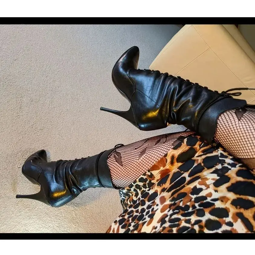 블랙 미드 카프 지퍼 무광 부츠 얇은 하이힐 뾰족코 패션 쿨 2025 여름 큰 사이즈 여성 신발