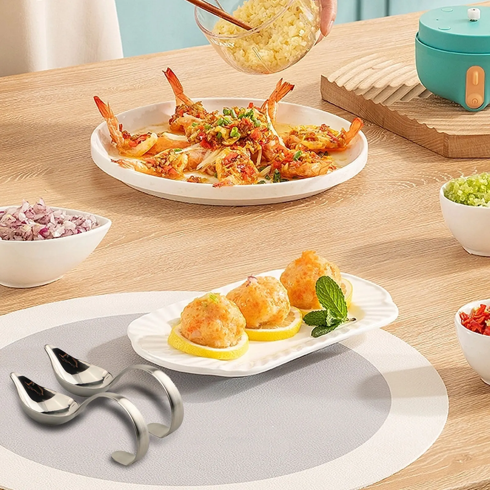 

Formal Gatherings Curved Handle Spoon Spoon For Sauces And Dressings 304 Stainless Steel Elegant Dining Accessory