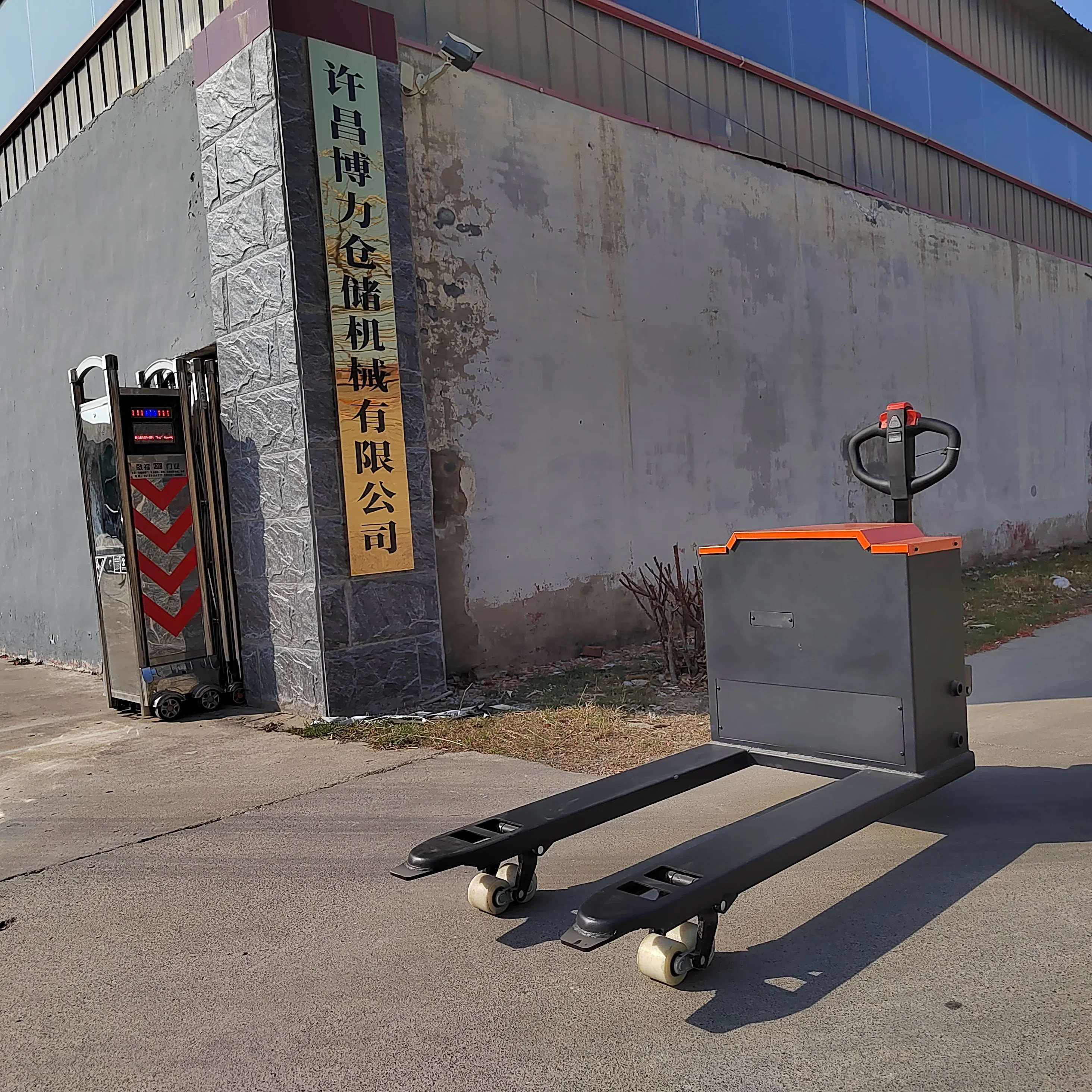 All-electric Forklifts and Pallet Handling Vehicles - 5-ton Off-road Type - Construction and Warehouse Loading/unloading