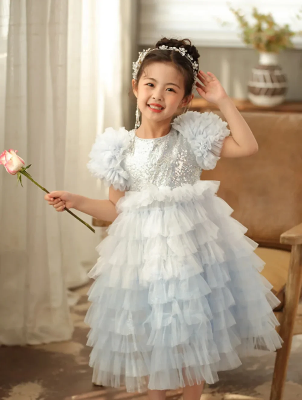

Customized Lace Tulle Flower Girl Dresses For Wedding Tiered Sequins Luxury Princess Birthday Party First Communion Pageant Gown