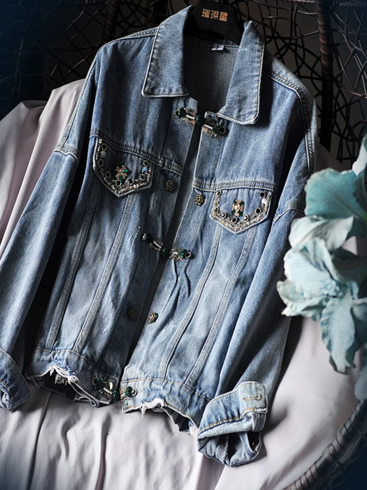 Women's 2024 Spring Autumn New Denim Jacket Beaded Denim Jackets Fashionable Feminine Temperament Lapel Long Sleeve Denim Coats