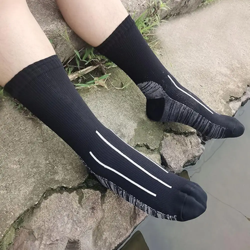 1 Pair Waterproof Socks Breathable Elastic Mid-Tube Soft Socks Winter Hiking Wading Riding Skiing Socks for Outdoor Sports