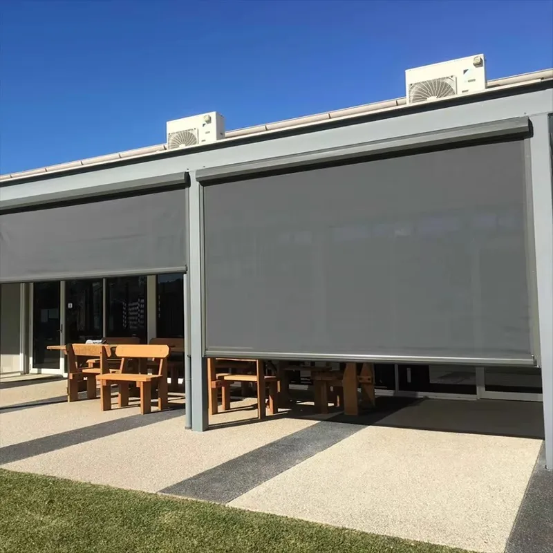 [سعر المصنع] ستائر خارجية بمحركات مقاومة للرياح وشاشة بسحاب كهربائية للفناء