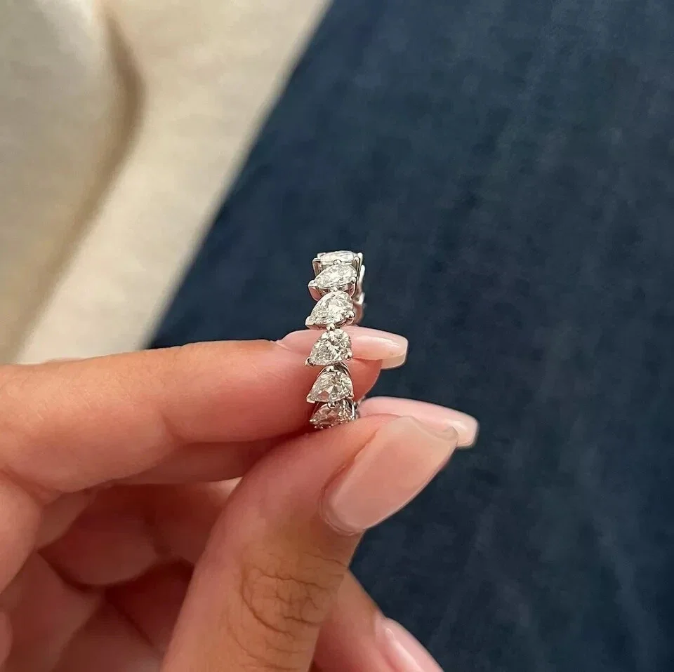 Luxuriöser 0,1 Karat pro Stück birnenförmiger, im Labor gezüchteter Diamantring DEF VS-VVS aus massivem Platin 950, Eternity-Ehering für Damen – Detail 9