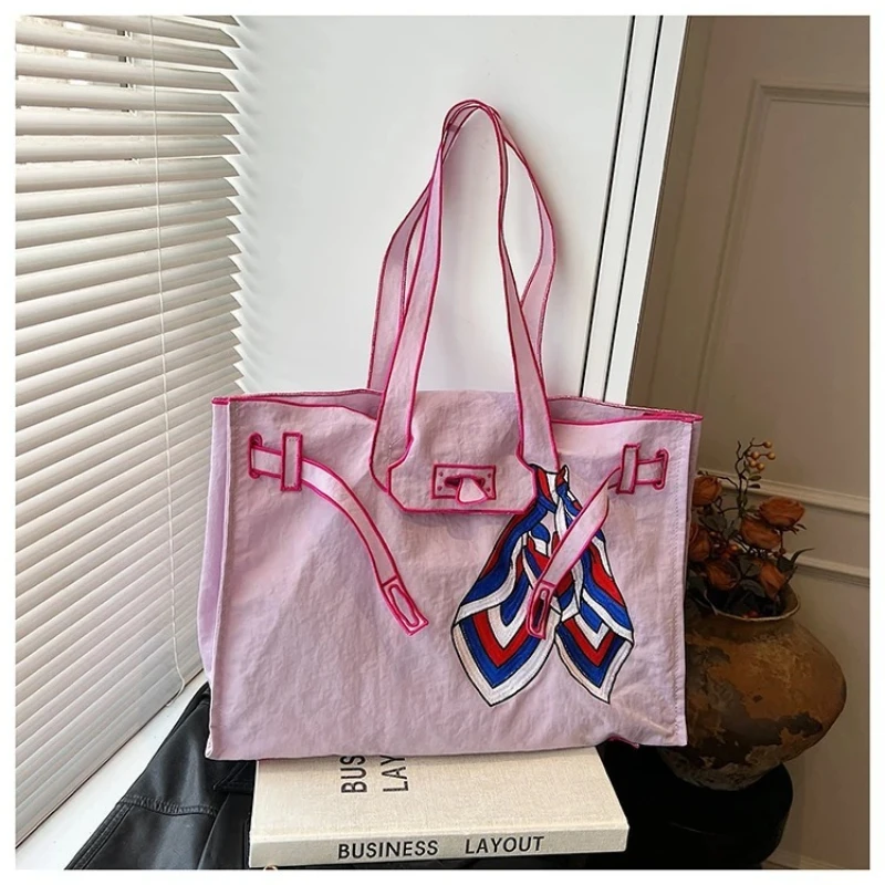 

2026 Creative Embroidery Shoulder Bag Women High Quality Large Capacity Handbag Youth Sweet Stylish Sewing Thread Purse 여성 가방