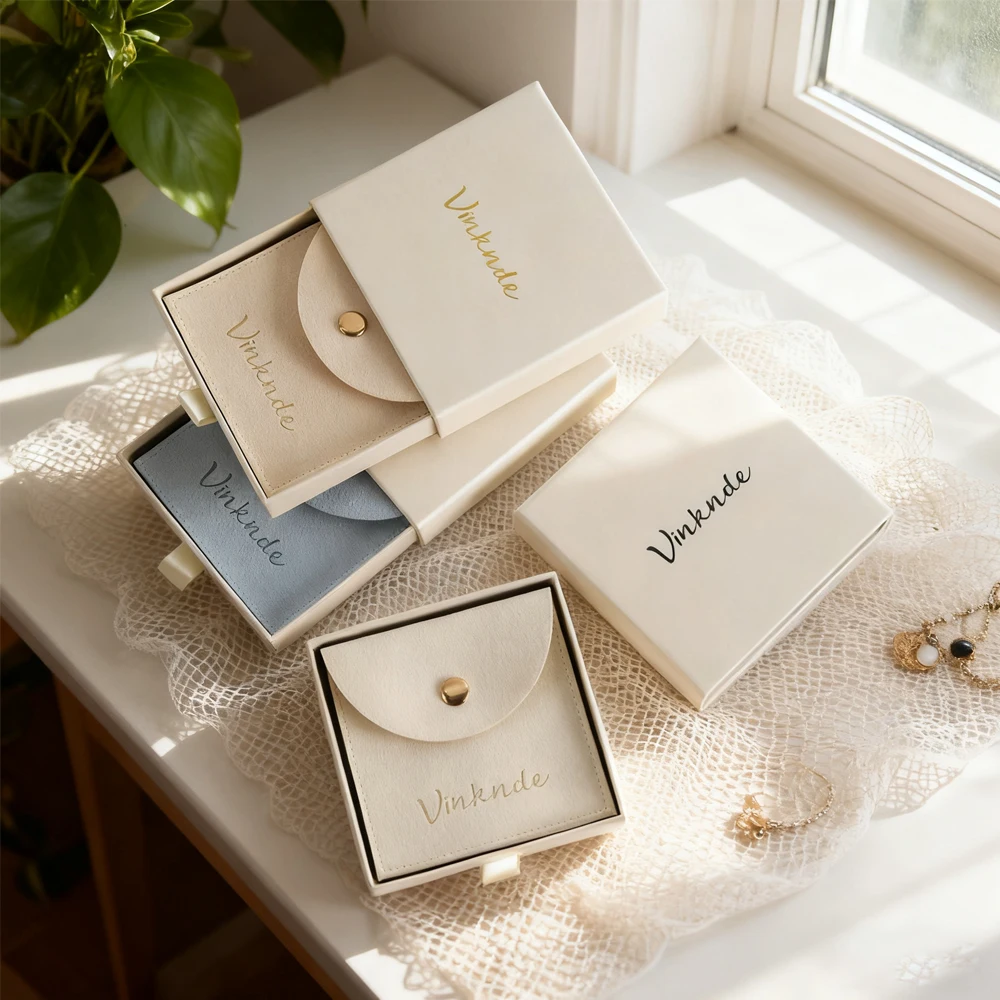 

50pcs Beige Paper Mini Necklace Earrings Jewellery Case Microfiber Velvet Snap Bag Portable Wedding Jewelry Gift Box Custom Logo
