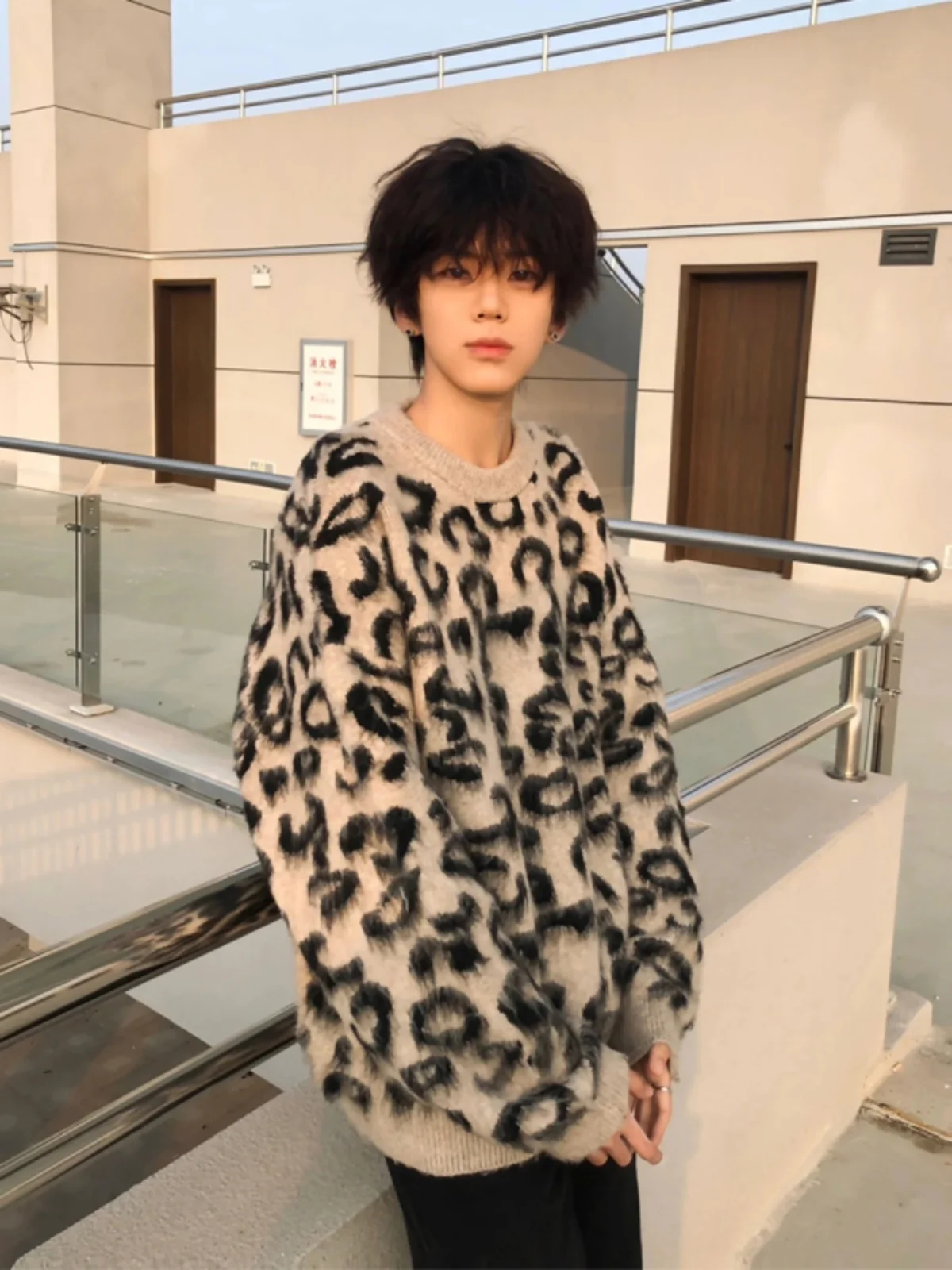 

Мужской осенне-зимний трикотажный джемпер с леопардовым принтом, круглый вырез, базовый слой, уютный, комфортный, из 100% полиэфирного волокна