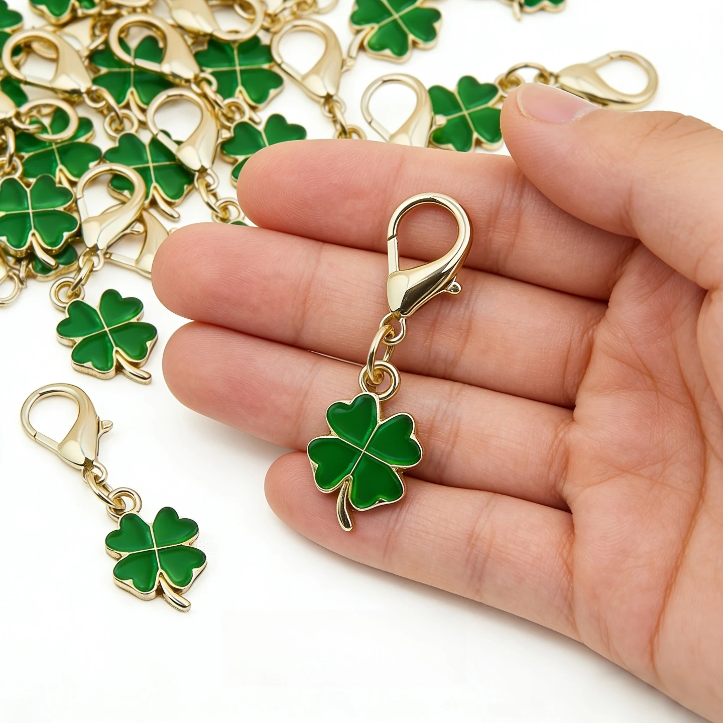 Lote de 10 Llaveros de Trébol Verde, Regalo para el Día de San Valentín, Regalo para Colegas y Amigos, Regalo de Cumpleaños, Colgante Decorativo Festivo Esencial