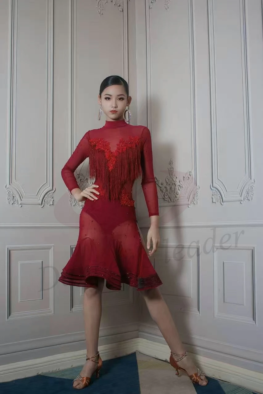 Lateinischer Tanz mit Strasssteinen für Damen, hochwertiges, maßgeschneidertes weinrotes Netz, Quaste, vorderer Brust, Fischgrätenrock, Samba-Performance-Kleid