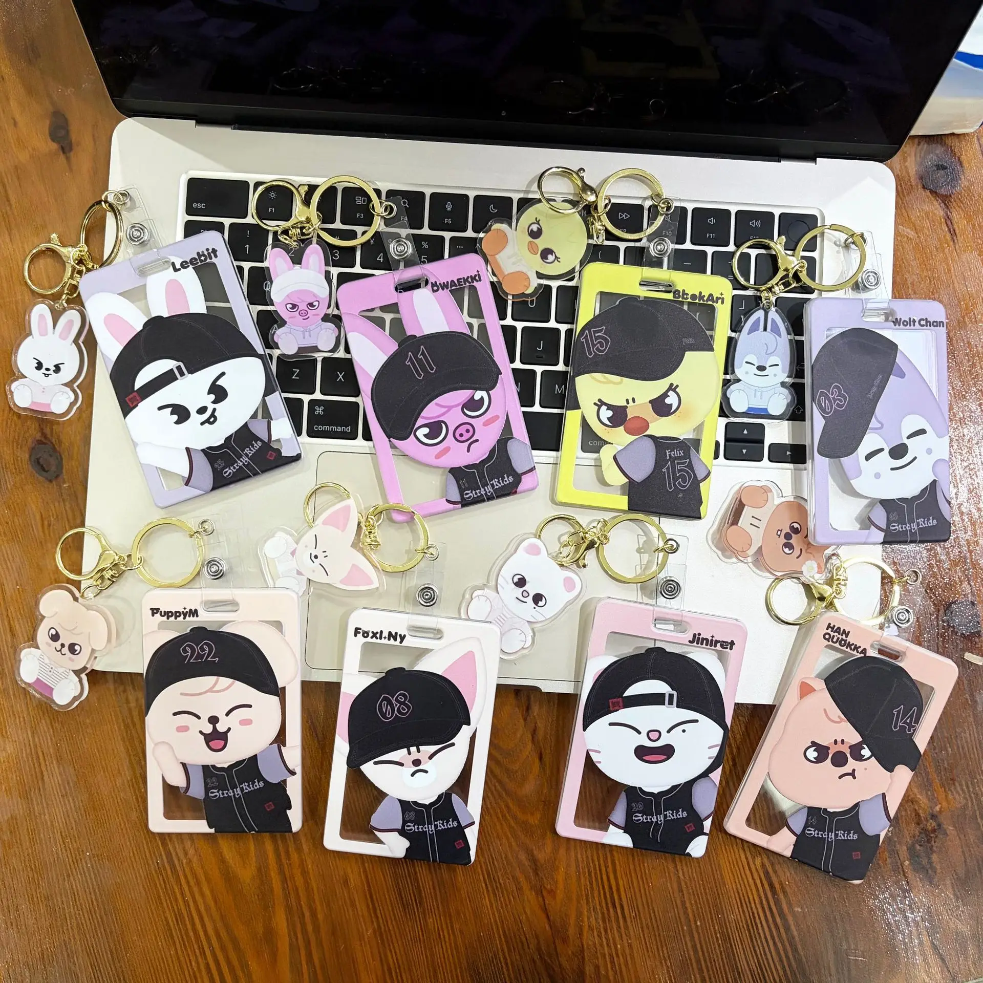 

Stray Kids Cartoon New Skzoo Милый мультфильм Милый мультфильм Студенческий держатель для удостоверений личности Автобус Держатель для еды Подвеска Сумка Игрушечные фанаты Подарок