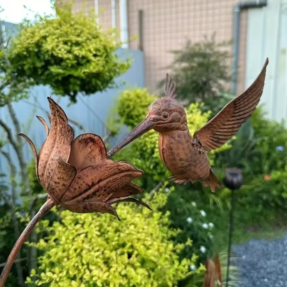 Rusty Metal Texture Hummingbird Garden Stake Weather Resistant Iron Stable Solid Structure Wrought Iron Bird Statue