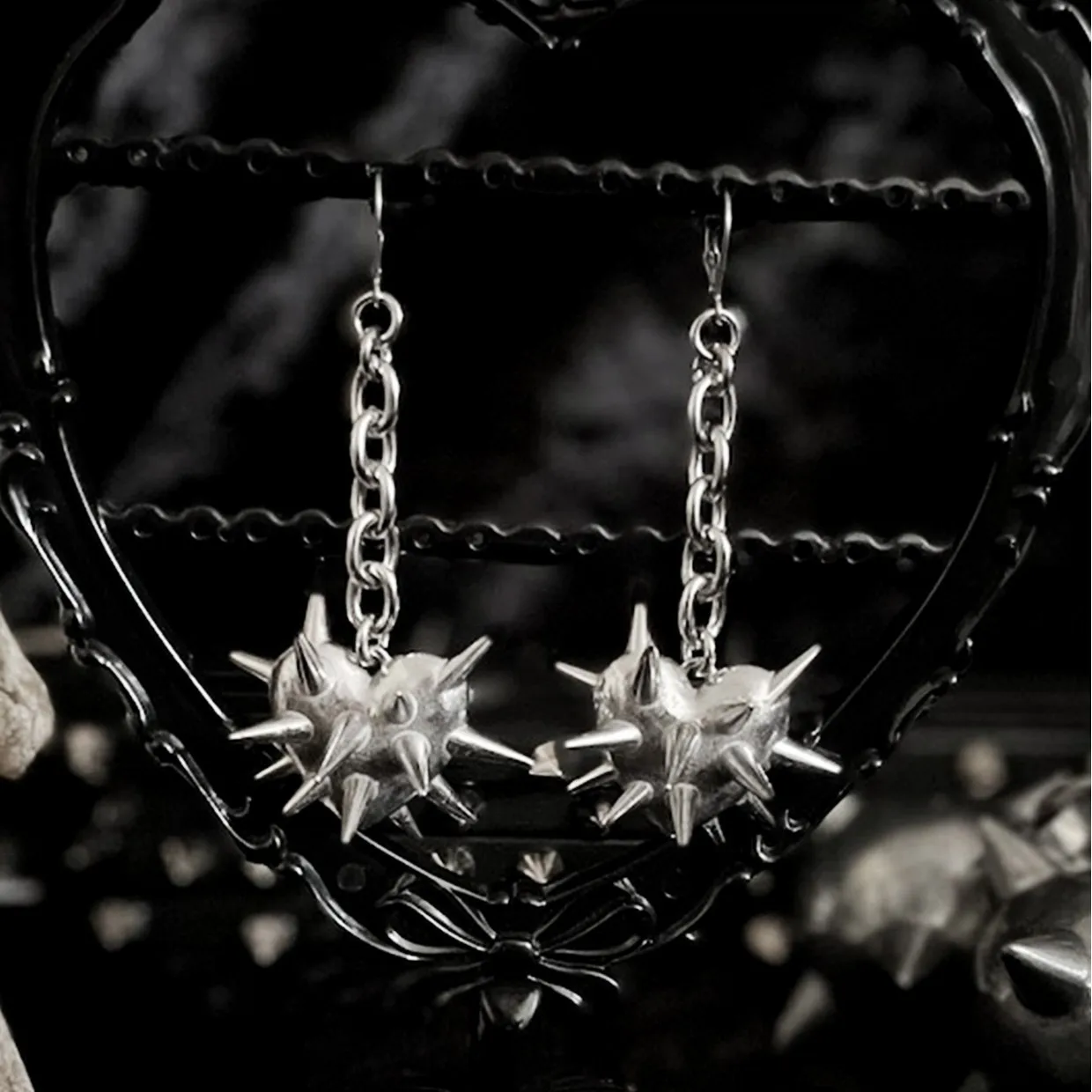 

Gothic Spiky Heart Tassel Dangle Earrings for Women Y2K Punk Thorns Spiked Heart Drop Earrings Fashion Jewelry Daily Wear