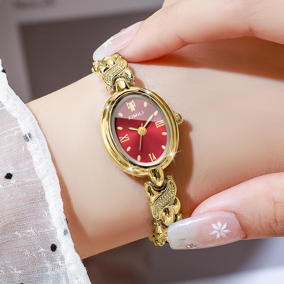 Fashion Red Oval Dial Women Quartz Watch Engraved Golden Bracelet Strap Ladies Dress Wristwatches Relogio Feminino（Without Box）