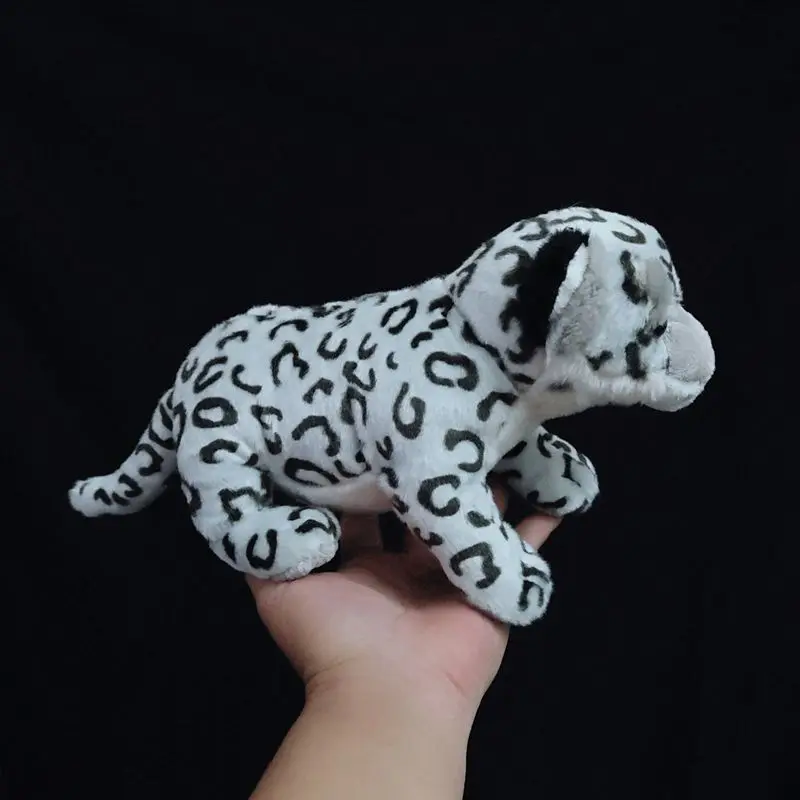 L24cm Mainan Mewah Macan Tutul Salju Simulasi Macan Tutul Rumput Daun Teratai Macan Tutul Boneka Macan Tutul Mugwort Ultra-lembut Hadiah Ulang Tahun Anak Perempuan