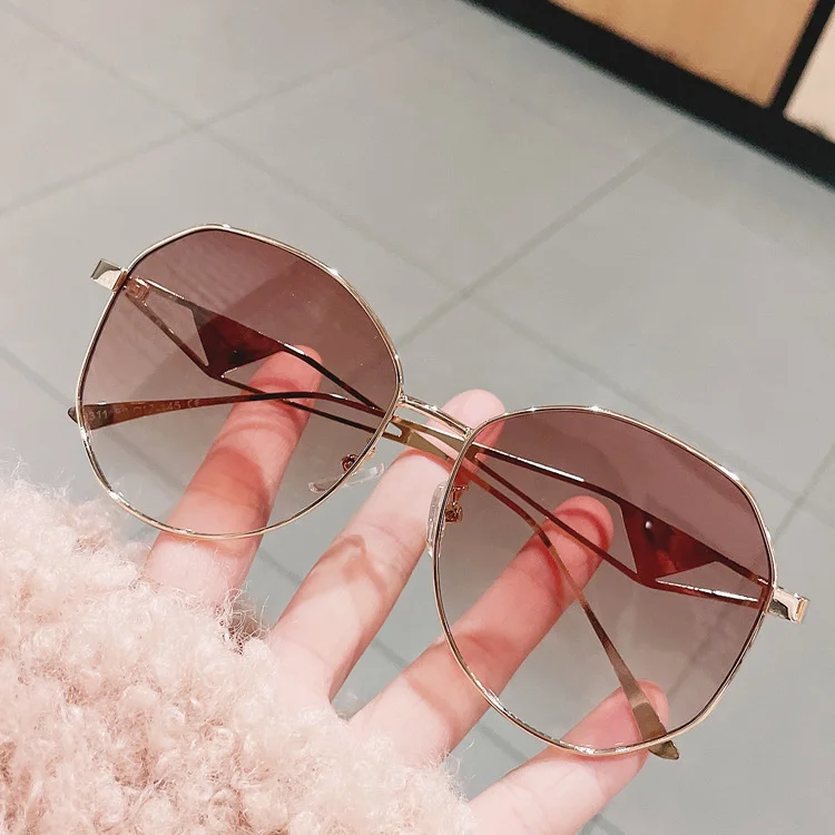 

New Sunglasses Large Frame PRD Women's 2023 Metal Glasses Fashion Sunshade Han Chao Street Photo Ins Batch