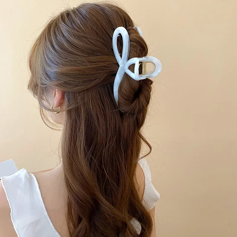 Pince à cheveux coréenne en acrylique simple pour femme, épingle à cheveux croisée, pince requin à tête arrière, accessoires de cheveux polyvalents, mode