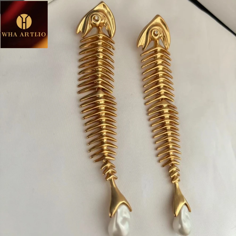 

WHA ARTLIO European and American Heavy Industry Niche Heavy Industry Design Fish Bone Inlaid Rhinestone Pearl Earrings