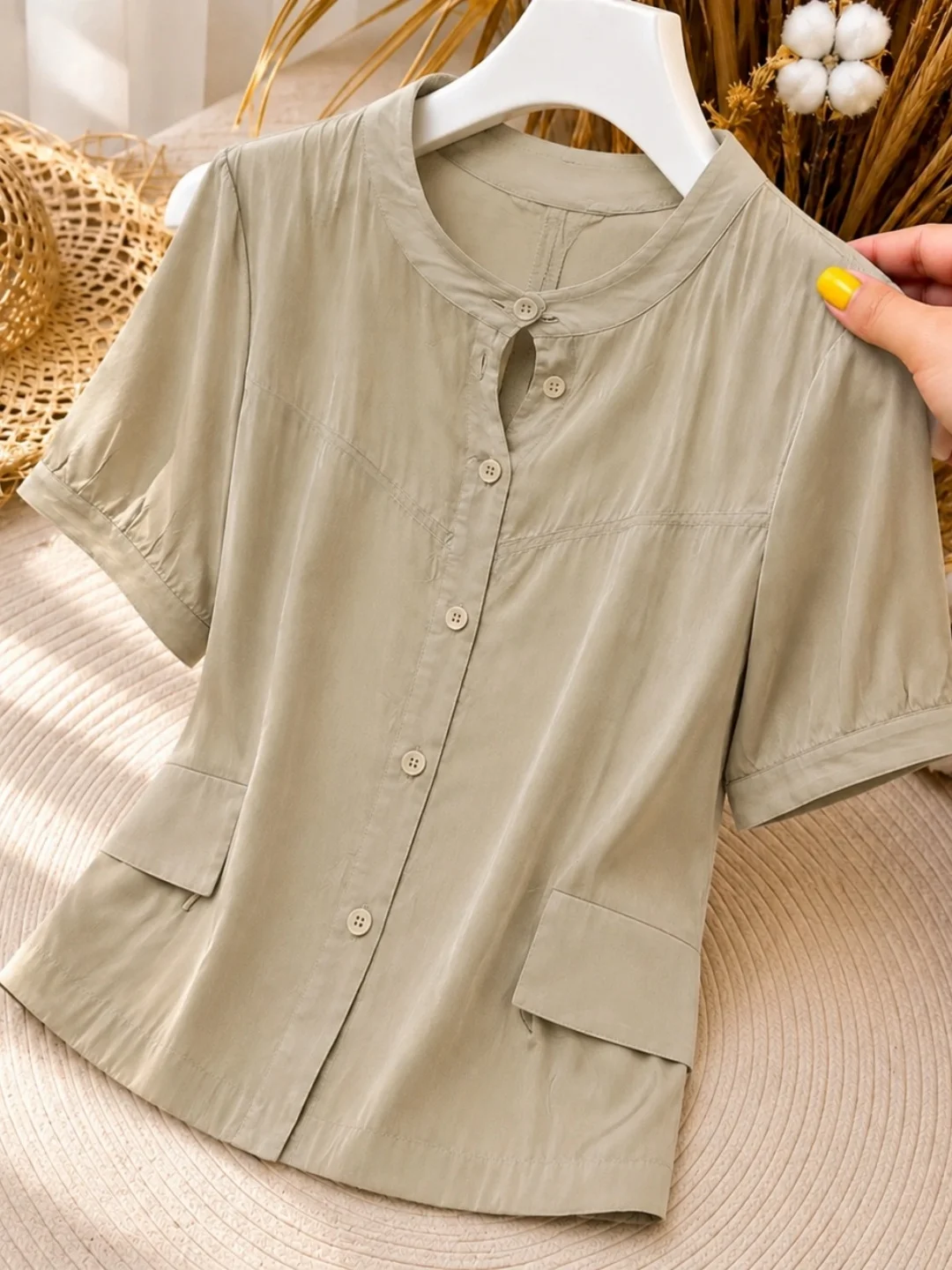 Elegant Summer Design Commute Shirt Short Sleeve Loose Fit Single Button Slimming Fashionable Top for Women Korean Style