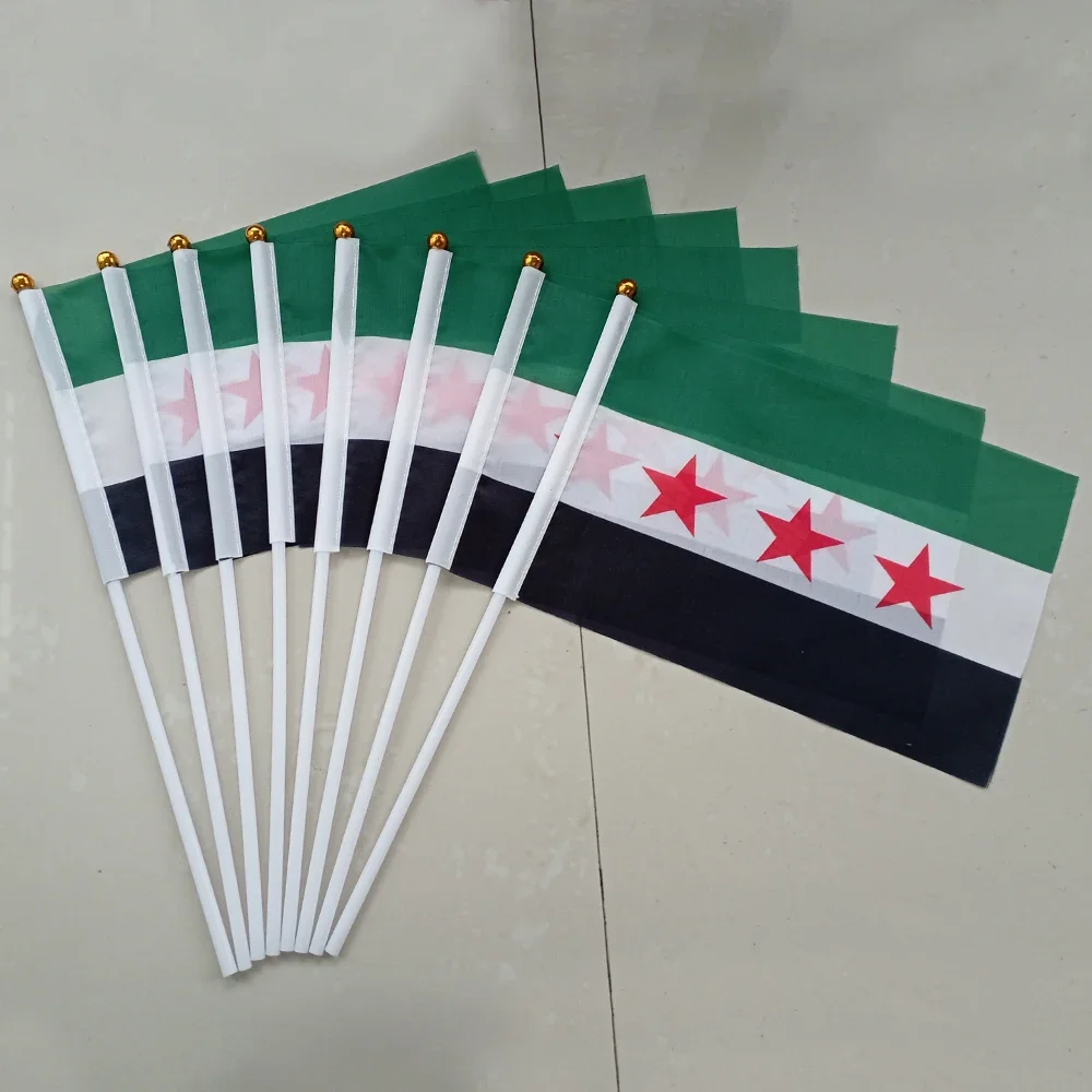 SKY FLAG benutzerdefinierte Syrien Hand Flagge 50/100 Stück 21*14 cm Syrien Hand Winken Flaggen mit Kunststoffstange für Sport Aktivität Home Decor