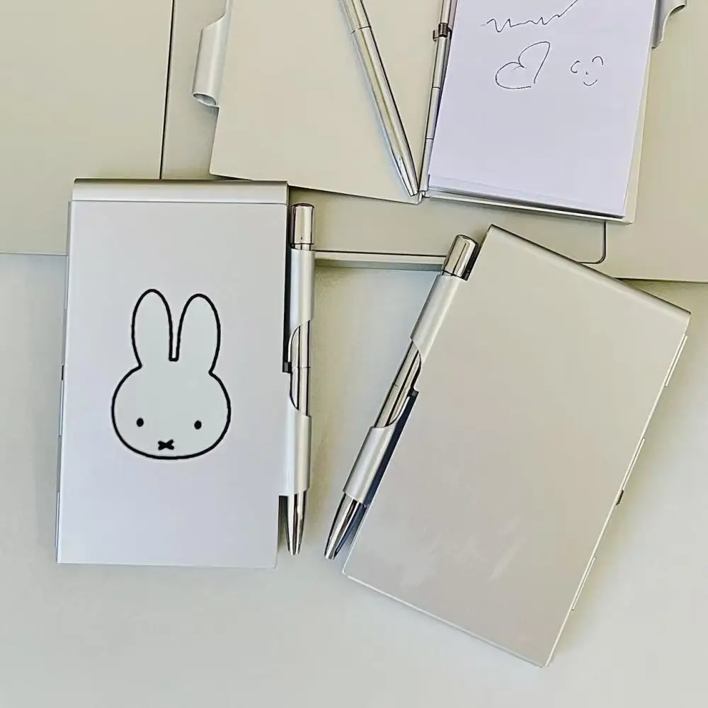 ミッフィー ポータブル アルミニウム合金製ノートブックはコンパクトでミニなので、ペン、ノート、ポケットブック、空白のスペースを持ち運べます。