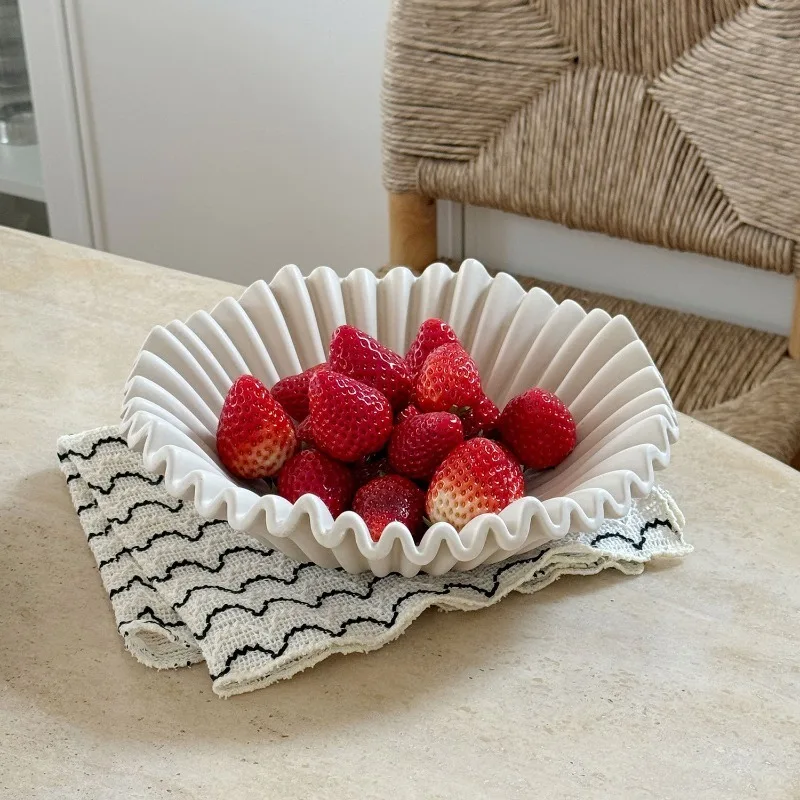 Beautiful Ceramic Fruit Bowl Modern Home Luxury Table Decoration Tray French Aesthetic Wavy Type Plates Home Table Decorative