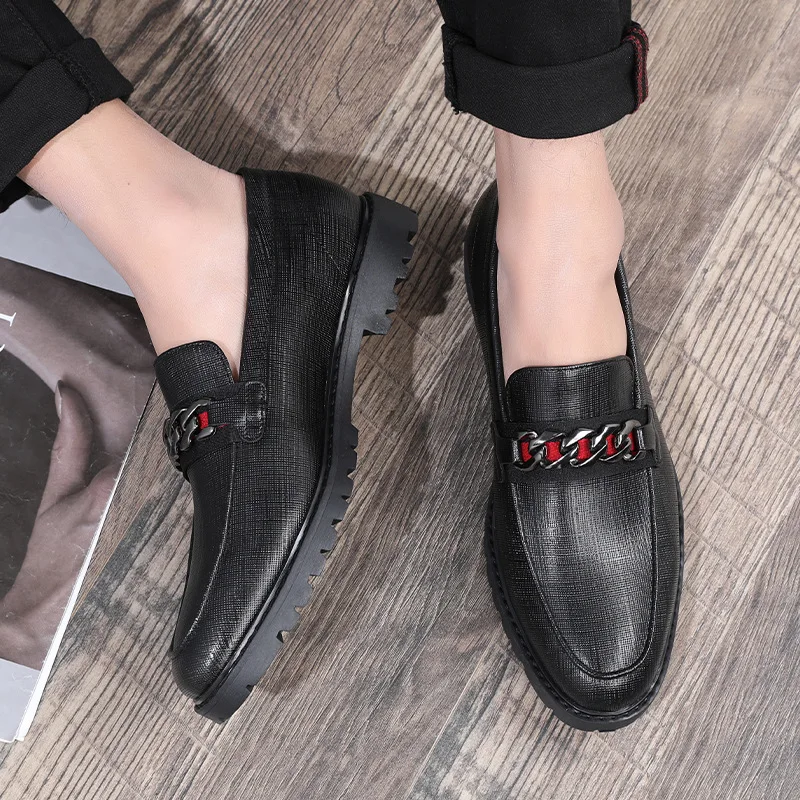 New Male Slip-on Driving Pointed Toe Comfortable Metal Chain Bullock Shoes Designer Loafers Moccasins Wedding Dress Footwear