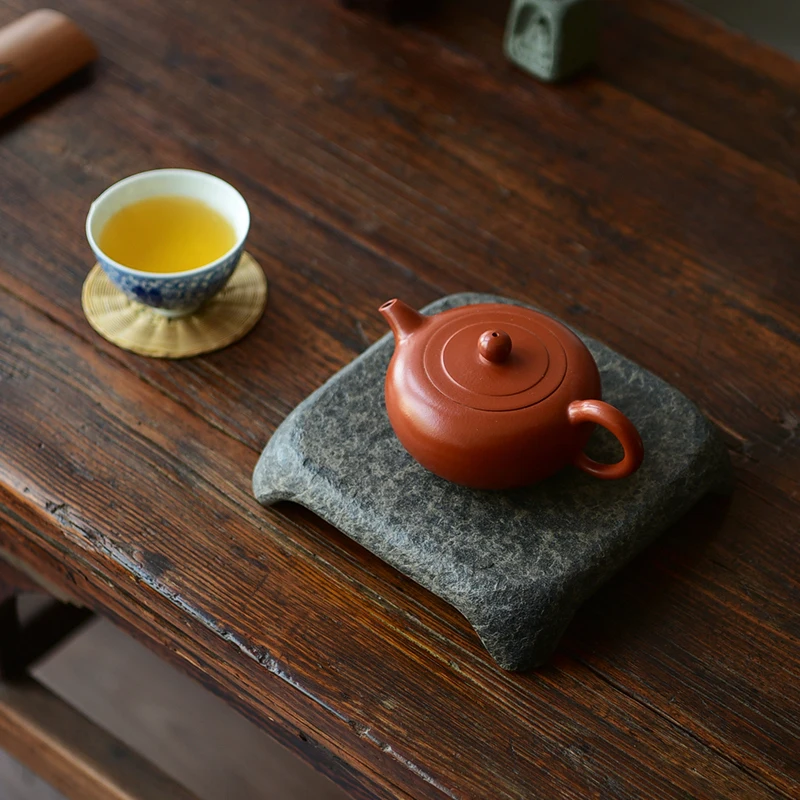 Stein-Teekannenuntersetzer aus Natürlichem Schwarzem Basalt, Handgefertigtes Künstlerisches Zen Kung Fu Teezeremonie-Accessoire, Heimischer Teetisch-Dekor 38x12cm – Detail 11