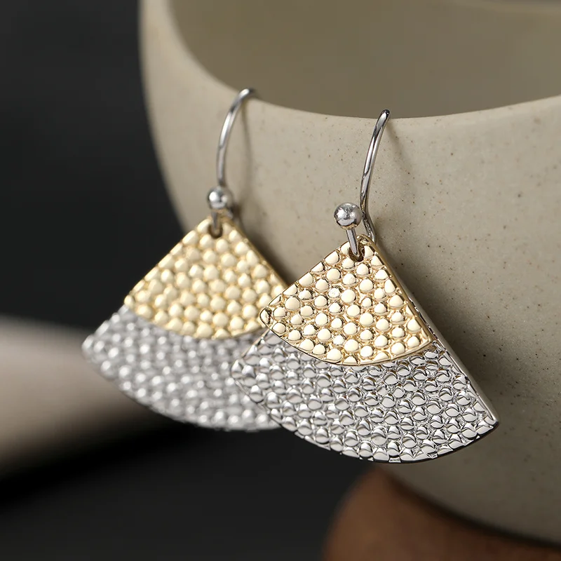 Vintage Two Color Fan Shaped Pendant Earrings Women's Hammer Texture Splicing Earrings Niche Design Daily Trend Accessory