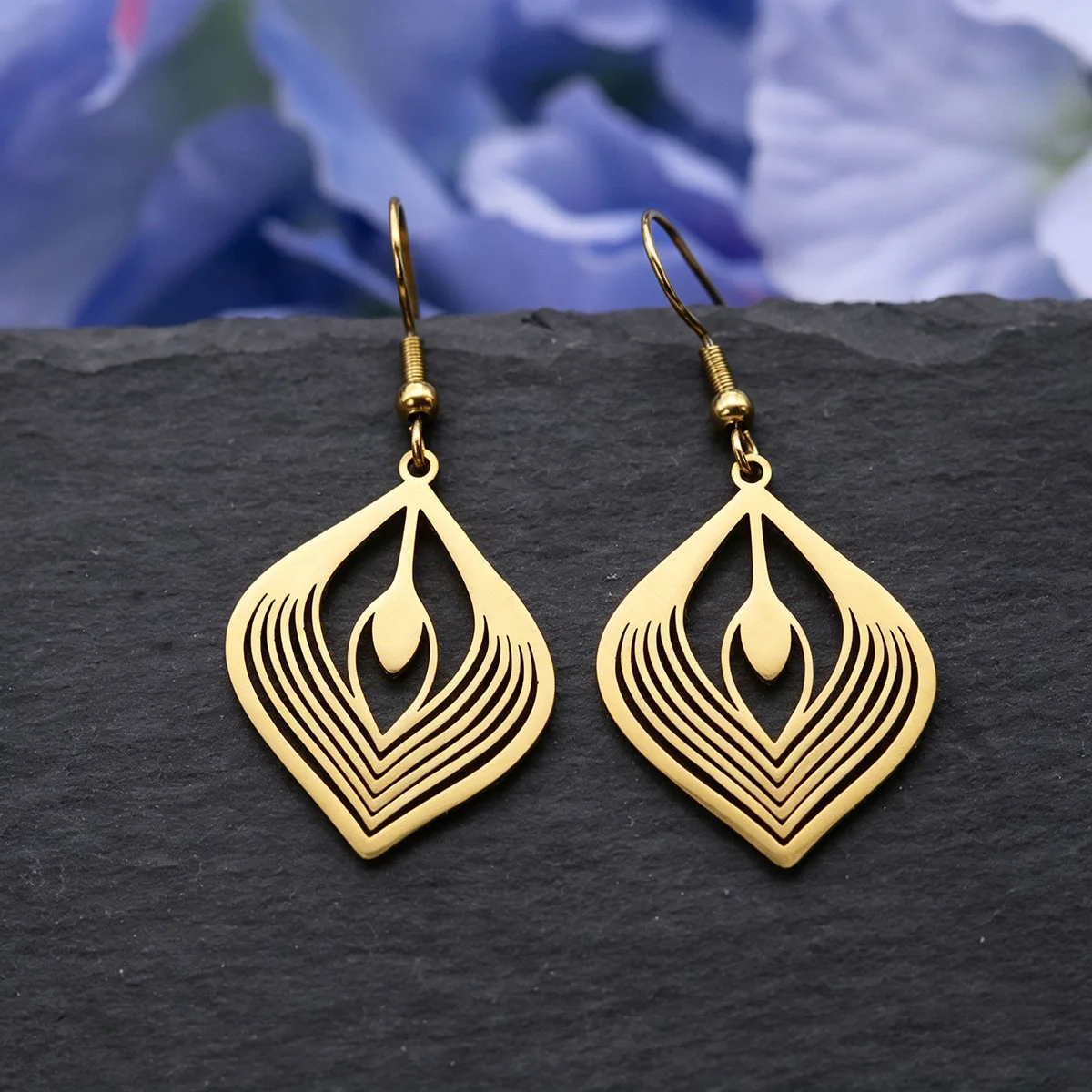 Vintage Gold‑Tone Hollow Peacock Feather Dangle Earrings - Unique Ethnic Statement Women's Hook Pendant Jewelry Earrings